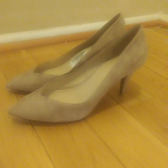 BCBG size 9 sexy suede 4 inch heel - Picture 3 of 3